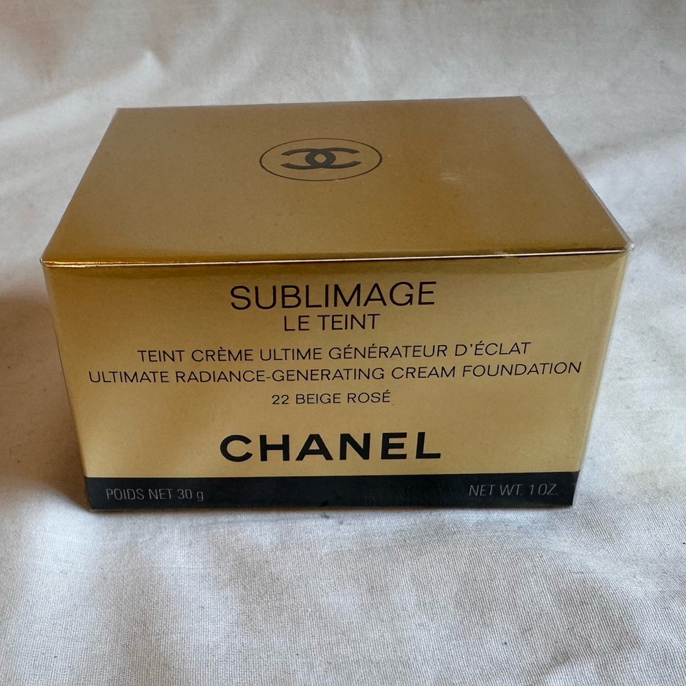 Chanel Sublimage Le Teint Ultimate Radiance Generating Cream Foundation